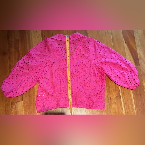 Reitman‘s fuchsia pink eyelet blouse with tie bottom, at waist. - Picture 5 of 10